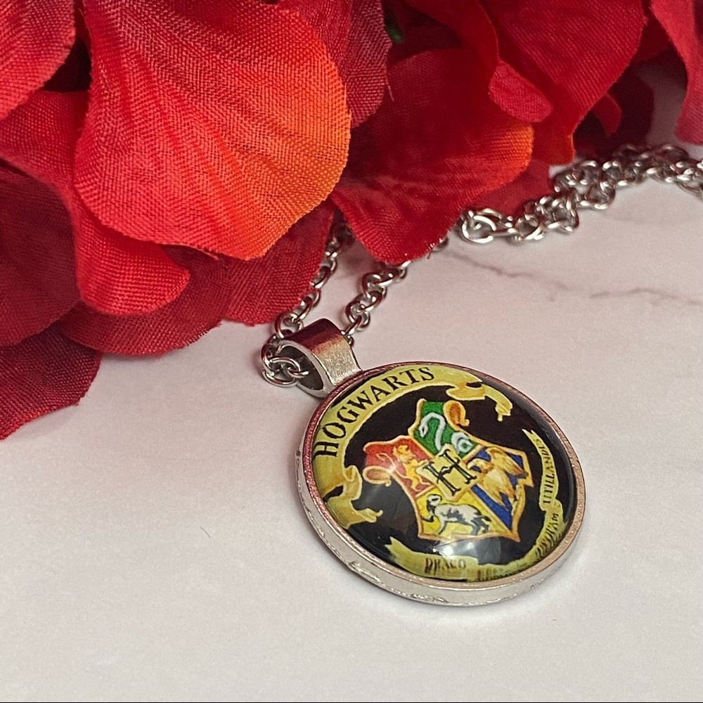 Harry Potter Hogwarts House Crest Pendant - Picture 7 of 11